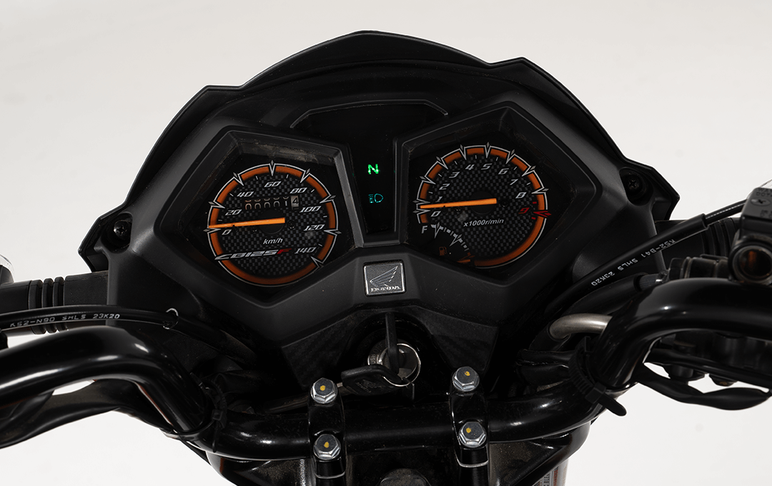 CB125F-DLX-web-tablero