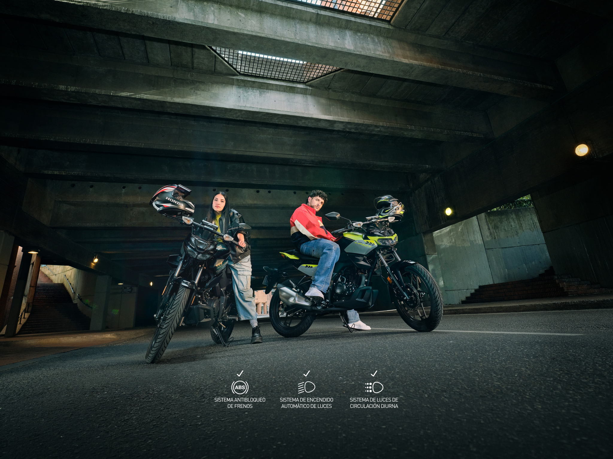 motocicleta 125 cc roja